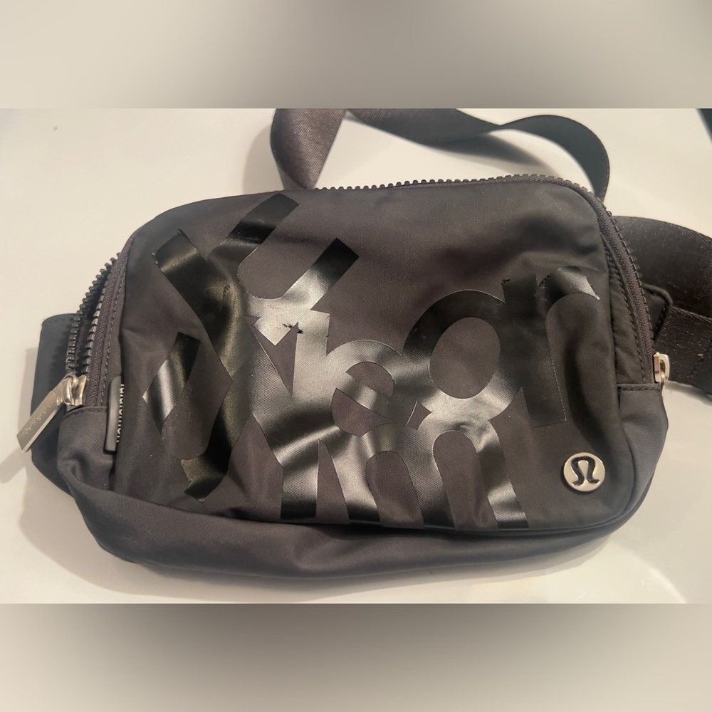 lululemon Everywhere RARE FIND - WOBBLY WORDMARK 2L Black Logo Belt Bag